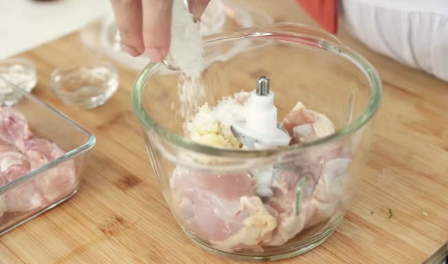 steps membuat Siomay Ayam. (YouTube)